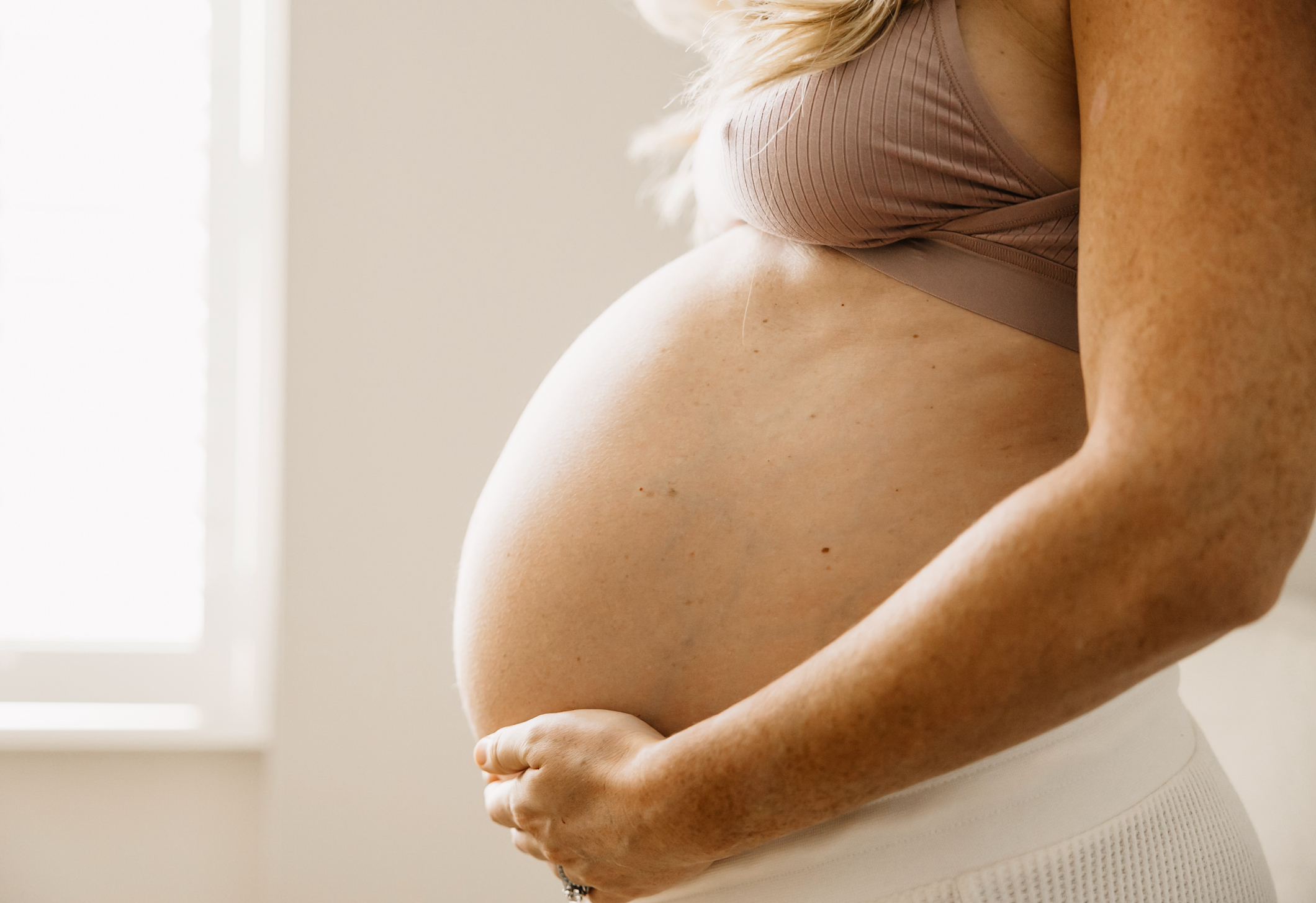 Staying Comfortable During A Summer Pregnancy: 9 Tips You Need To Know